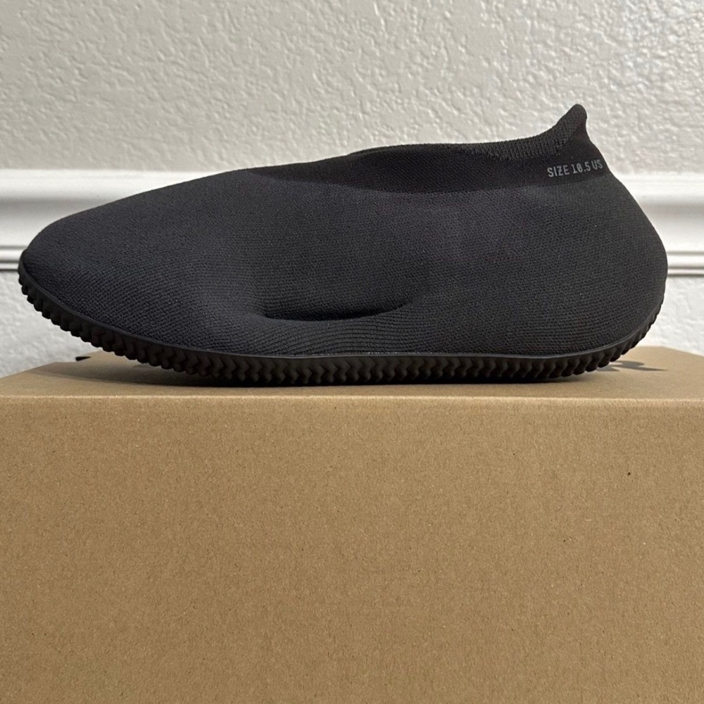 YZY KNT RNR  / YEEZY KNIT RUNNER